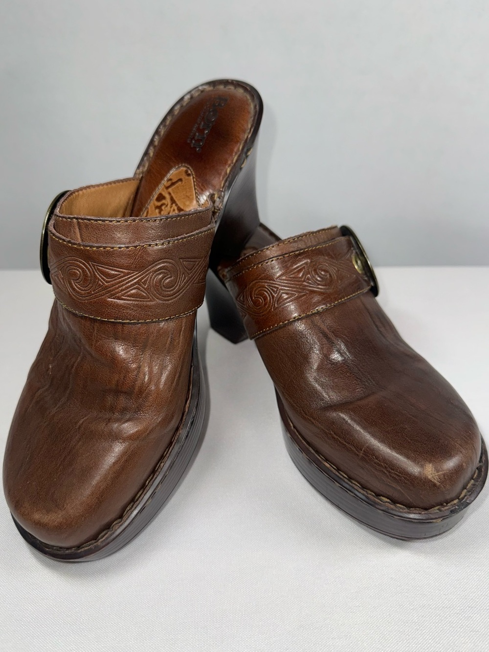 Born Leather Clogs Mules Brown Embossed Buckle Platform Wedge Heel Y2K Boho